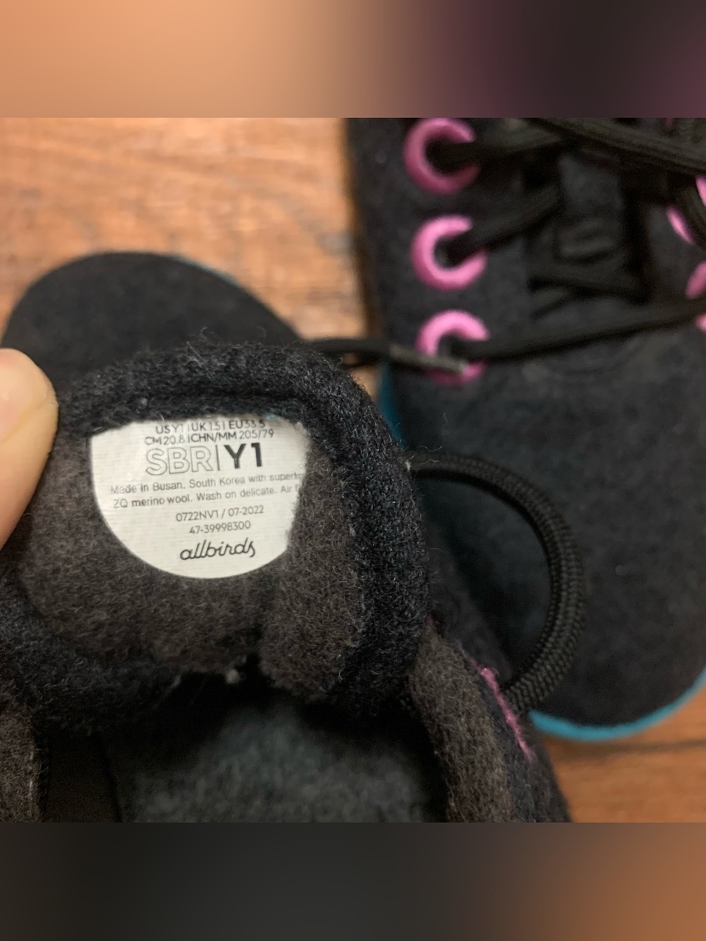 Allbirds Merine Wool Runner Wowza Blue/Buoyant Mint Youth Size 1 Warm and cozy - Picture 7 of 8